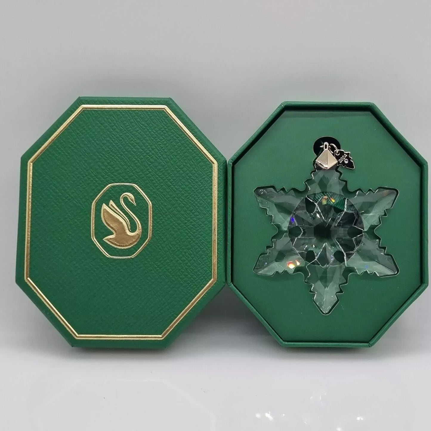 Swarovski Annual Edition Little Snowflake Ornament 2024, Clear Crystal Star with 133 Facets, Part of the Swarovski Annual Edition Collection 5661079